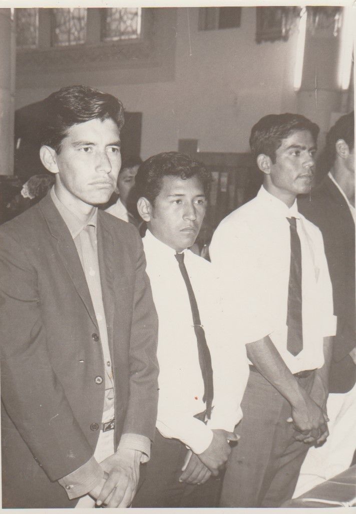 09122018 Jesús Gallegos, Isidro Niño y Amalio Domínguez (f), hace 48 años, el día de su graduación.