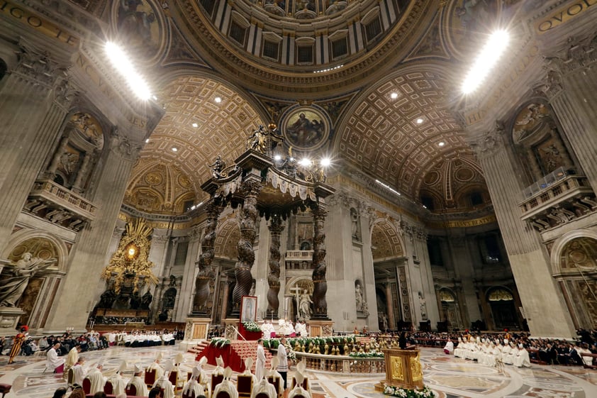 Fieles, cardenales y religiosos estuvieron presentes en el Vaticano.