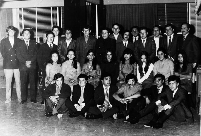 06012019 Reunión navideña de un despacho contable en diciembre de 1972. Yayin Román, P. Mesta, Óscar Ebrard, Pepe Medina, Memo Ávalos, Ramoncito N., Arturo Meraz, Pablo Álvarez, Ramón, Arturo Gilio, Gil Contreras, Luis de la Rosa, Efraín Viesca, Irene Estrada, Chelito, Lupita Jiménez, Carolina, Armando Pineda y Toño.