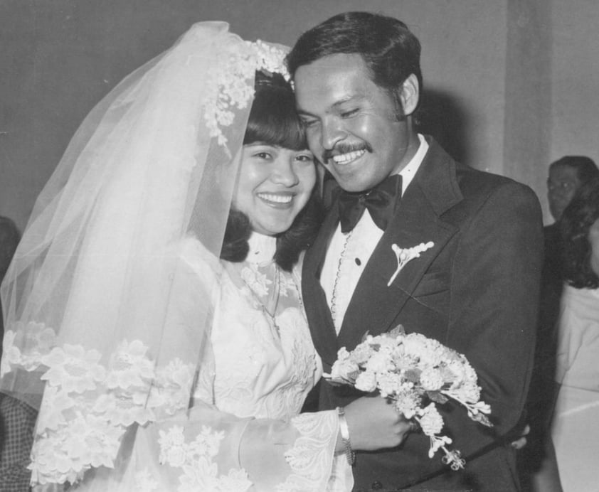 06012019 Rosa María Cisneros Arellano y José Ángel Martínez Dávila
(f) el día de su boda el 19 de noviembre de 1975.