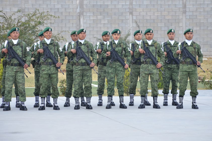 Elementos militares en la toma de protesta del Mando Especial de La Laguna.