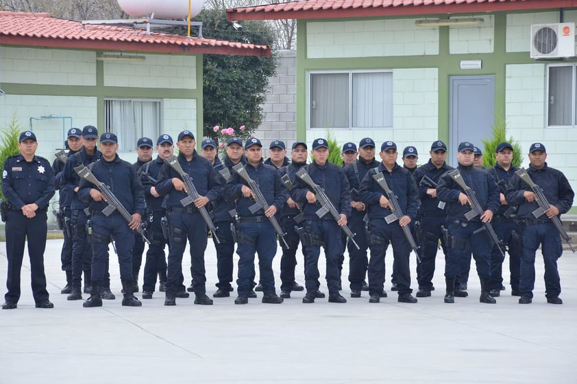 Elementos de las corporaciones de seguridad estuvieron presentes en la toma de protesta.