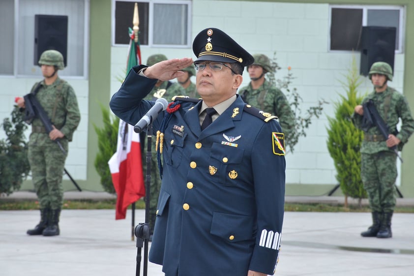 El general brigadier DEM Enrique Hernández Cisneros rindió protesta este miércoles como comandante del Mando Especial de La Laguna, en sustitución de Jesús Arevalo Espinoza.