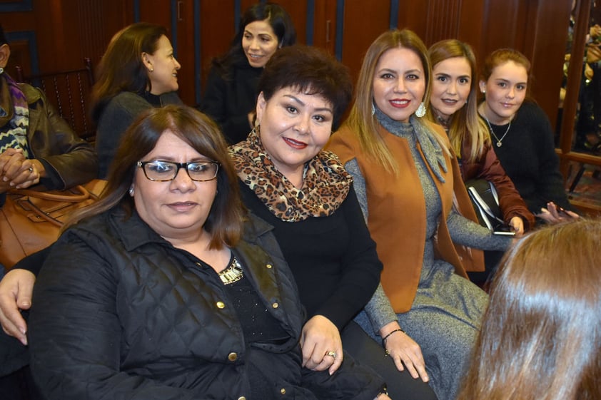 Rosy, Rosario, Marilú, Gelo y Natalia.