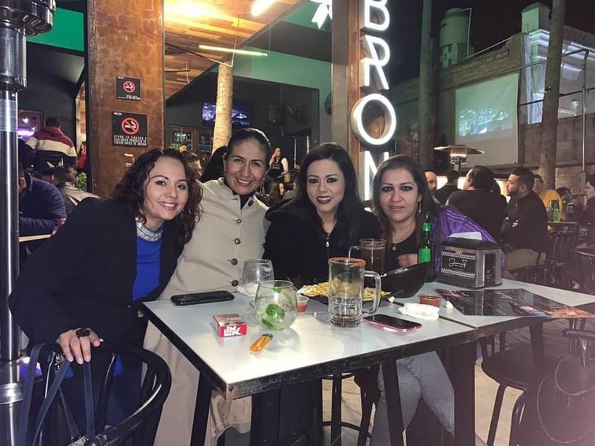 07032019 Amigas de paseo.