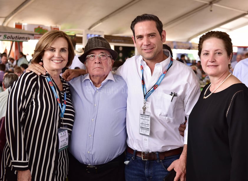 Ana María Martinez de Fernandez, Indalecio Tricio Gomez, Jorge Fernandez Martinez y Ana Rosa Tricio de Gomez