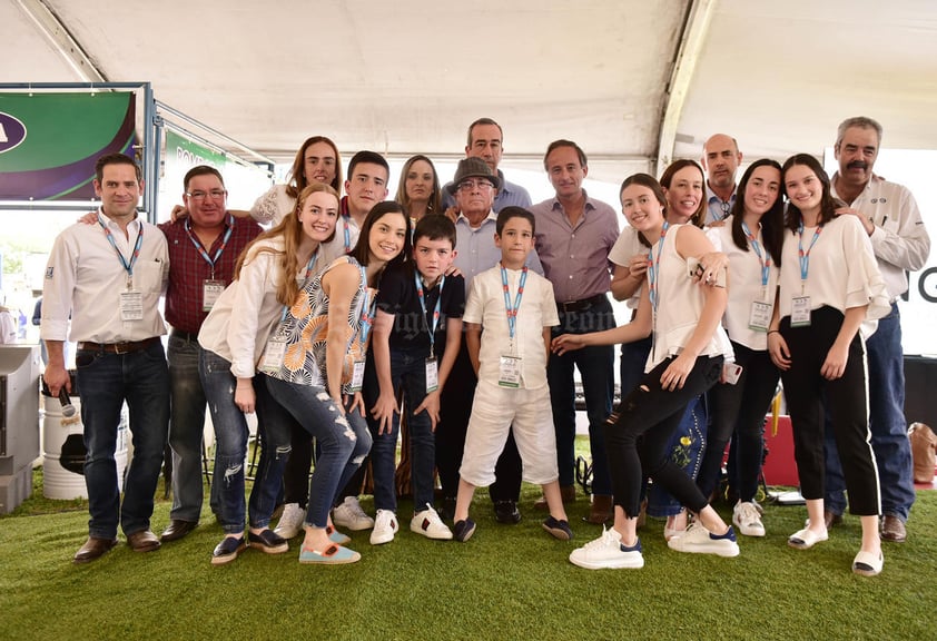 Homenaje a Indalecio Tricio Gomez por su destacada trayectoria como empresario y ganadero y por su importante contribucion al desarrollo en La Laguna