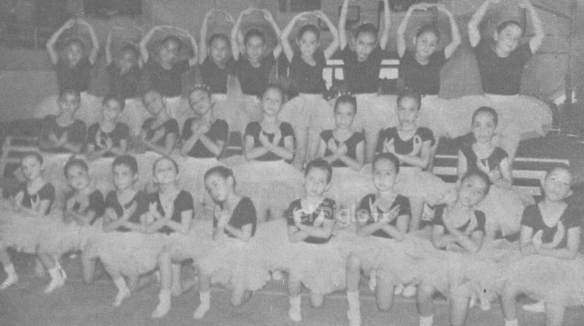 Grupo de Danza Clásica de la Escuela Emilio Carranza de Gómez Palacio en 1990.