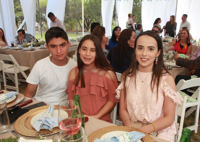 Yushi Faltán, Kamila Medina y Leonardo Granados.