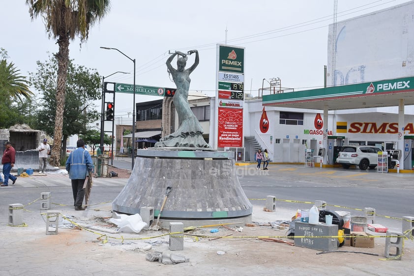 Mudan escultura de Pilar Rioja al centro de la avenida Morelos