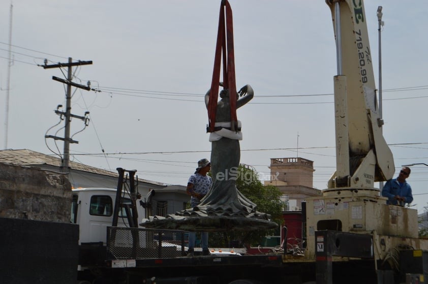 Mudan escultura de Pilar Rioja al centro de la avenida Morelos