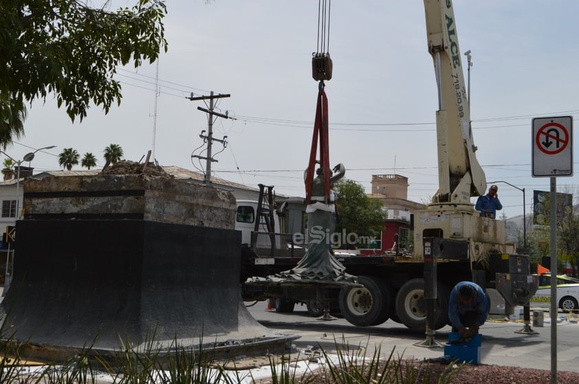 Mudan escultura de Pilar Rioja al centro de la avenida Morelos