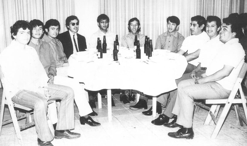 Evento 50 aniversario de El Siglo de Torreón: Ramón Sotomayor, Roberto López,
Daniel Maldonado, Rogelio Lozoya, Agustin Barajas, Víctor Galindo, Armando Caballero, Rodrigo Vega (f), Jaime Caballero y Juan “El Loco”.