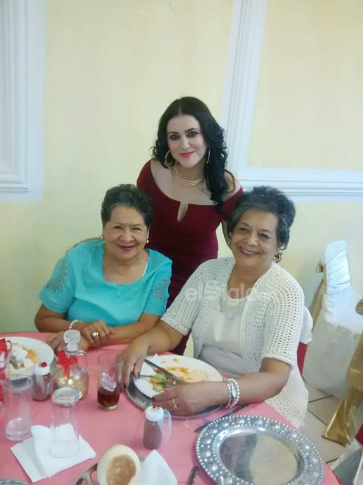 Elvia, Aída y Betty.