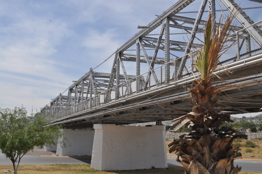 En unión. El 20 de diciembre de 1931 fue inaugurado el puente plateado, que une a las ciudades de Torreón y Gómez Palacio.