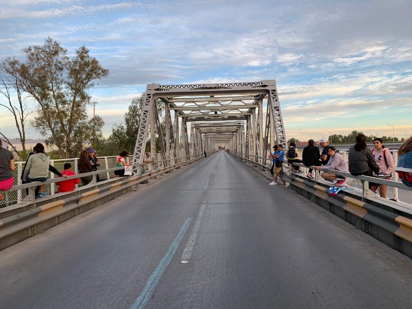 Movilidad. Aunque fue construido para los vehículos, se consideró también el paso seguro para los peatones entre las dos ciudades.