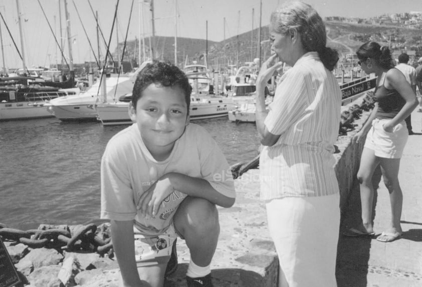 Sra. Socorro con su nieto, Alberto, en Baja California.