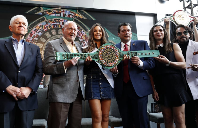 En el evento estuvo presente Carlos Padilla, presidente del COM, Ana Gabriel Guevara, titular de la Conade, y algunos ex boxeadores como Humberto 'Chiquita' González y Guadalupe Pintor.