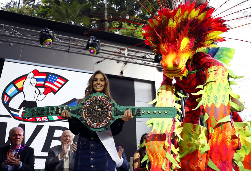 Presentan el cinturón para el combate entre 'Canelo' y Jacobs