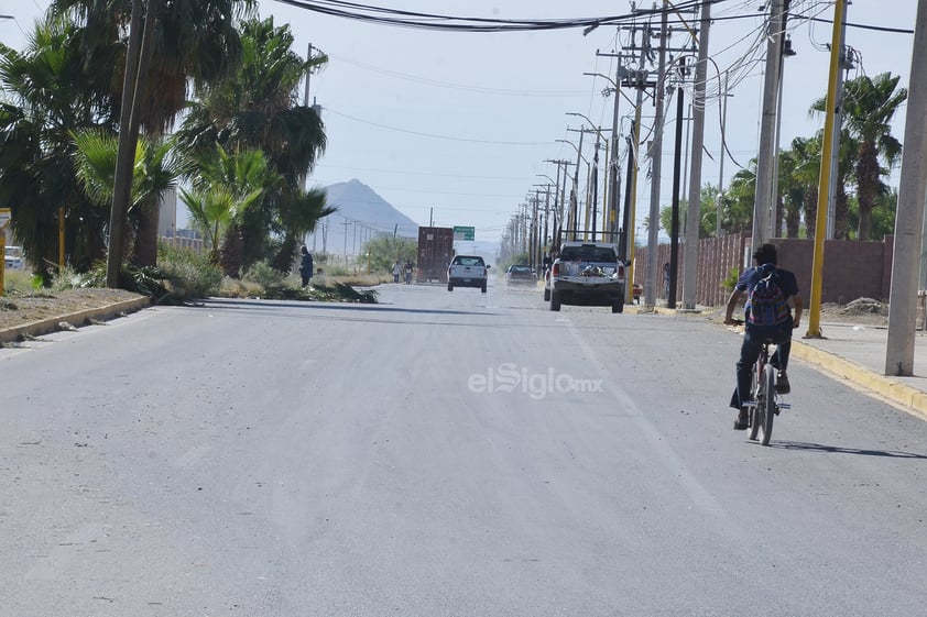 Al virar hacia el bulevar ferropuertos ya no hay facilidad alguna para los ciclistas y quienes se dirigen a alguna de las industrias ahí establecidas no circulan con tranquilidad.