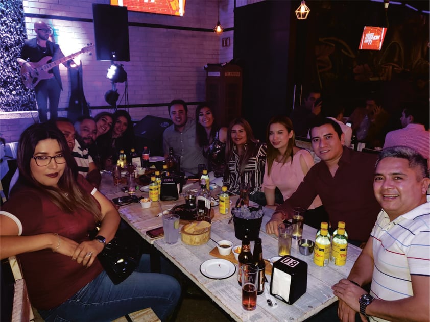 Festejo de cumpleańos de Osiris Hernández.