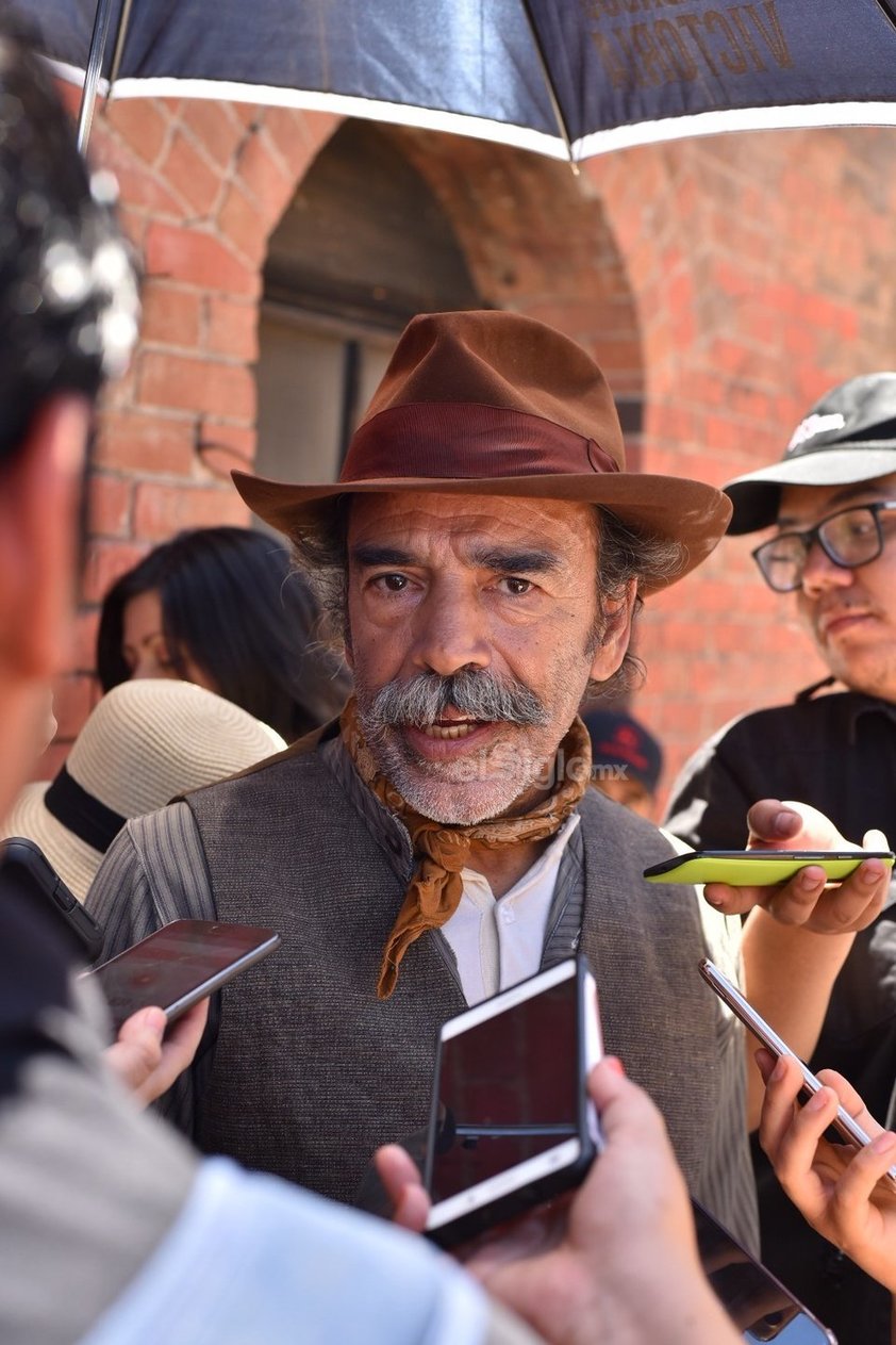 Damián Alcázar se encuentra en la Comarca Lagunera porque su personaje es parte fundamental de la película Poderoso Victoria, que se filma en el Puente de Ojuela en Mapimí.