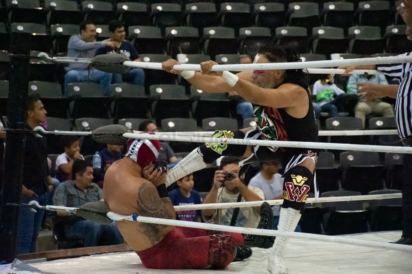 El Dr. Wagner Jr se presentó en Durango con el luto que embargó a la lucha libre por el fallecimiento de Silver King.