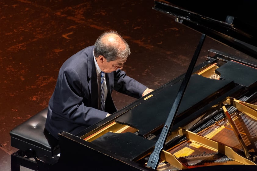 Héctor Rojas, sorprendió al público con la ejecución de diversas obras del icono compositor duranguense.