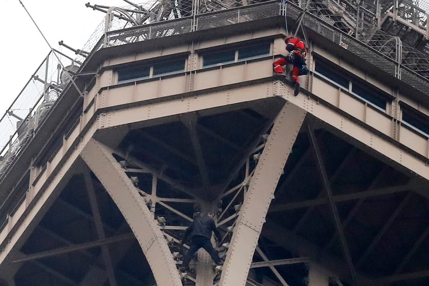 Turistas fueron evacuados.