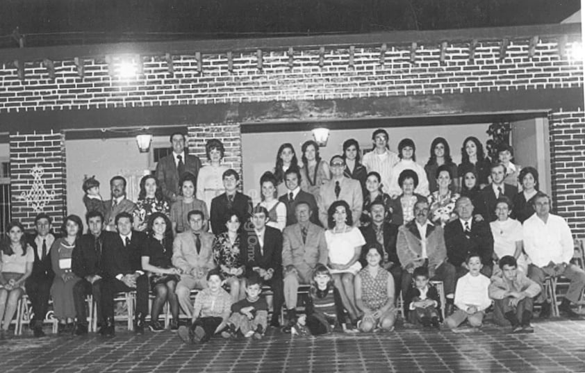 De las primeras familias laguneras, 1910. José A. García, 1972, 80 años. Homero, Jaime,
Celia, Eduardo, Ana, José Eduardo, Claudio, Bertha Alicia, Javier, Lucila, Ricardo, Sergio,
Silvia, Ernesto y Leticia.