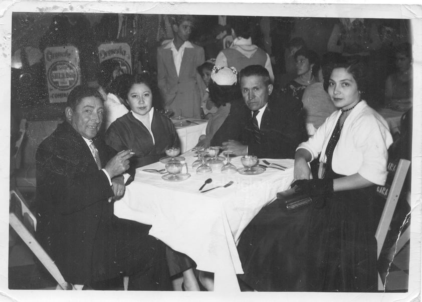 Manuel Prieto, Rosa María Amaya de Prieto, Zenón Prieto y Carmen Morales de Prieto. 1956.