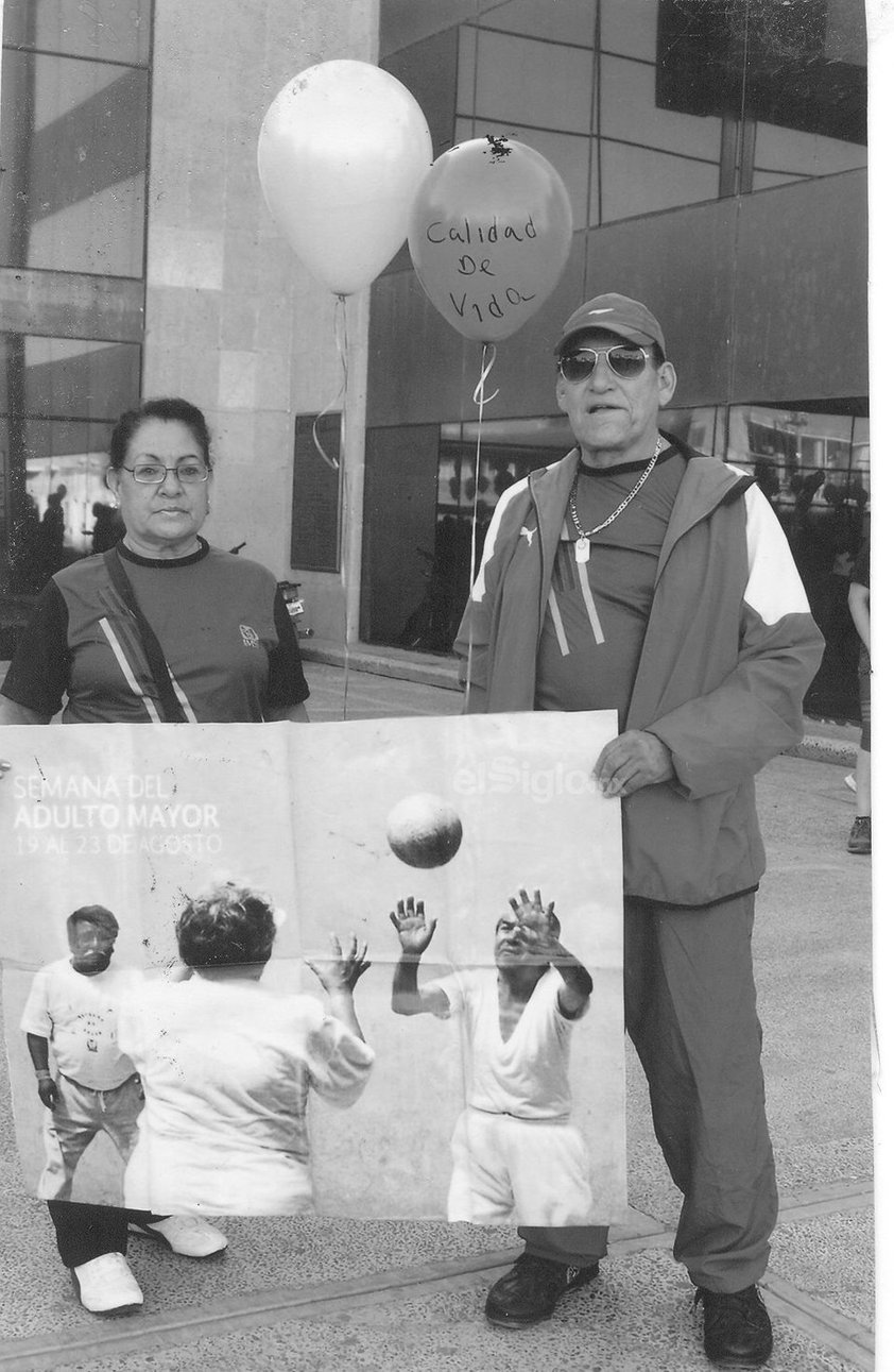 Sra. Ma. Alicia Acosta de Gómez y Prof. José Luis
Gómez en el Día de la Feria de la Salud. Gómez Palacio. Marzo de 2013.