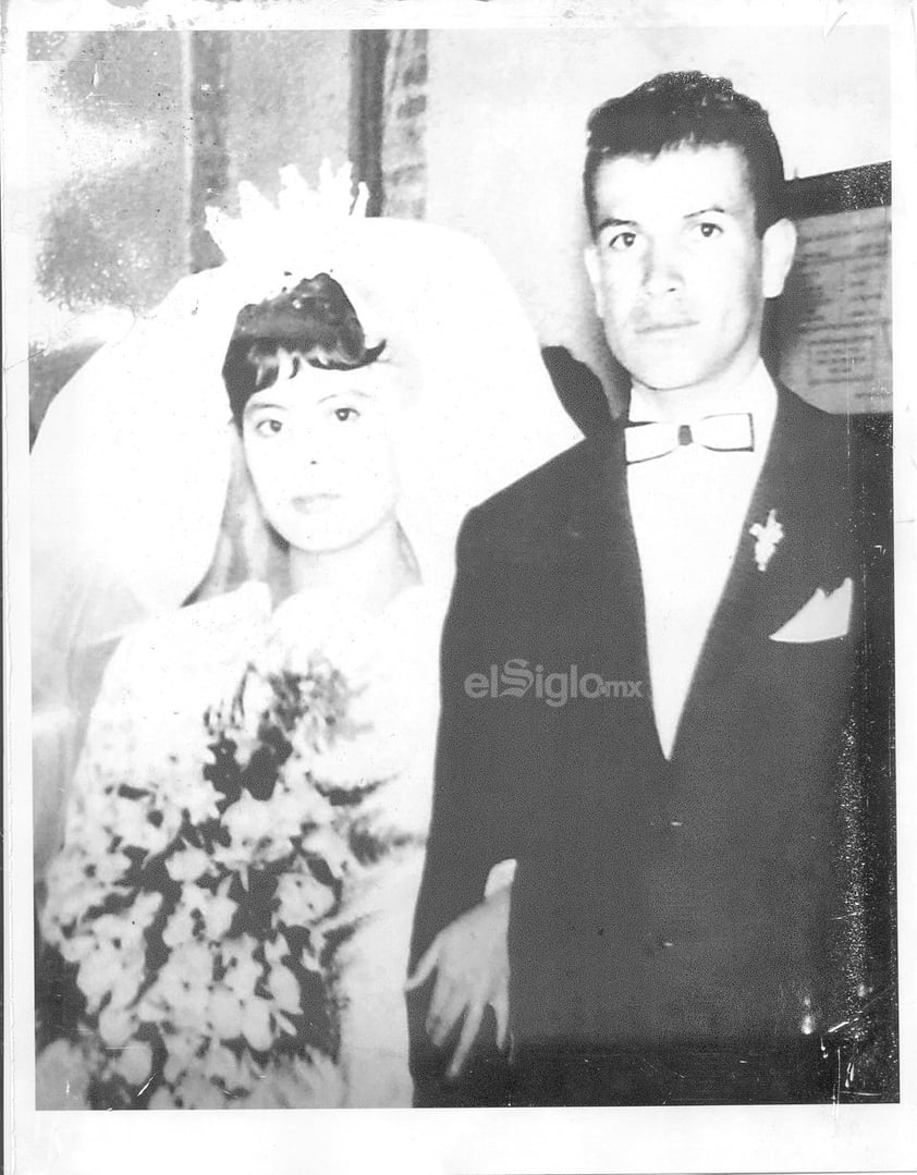 Felices cumpliendo 55 años de casados acompañados de
su familia, 6 hijos y 15 nietos.