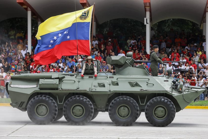 Se realizó un desfile militar.