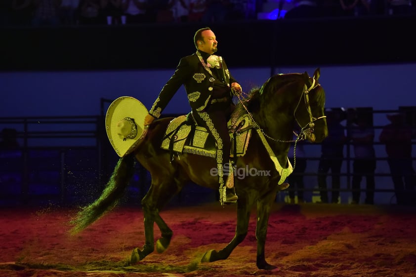 Como era de esperarse, el cierre del Jaripeo sin fronteras quedó a cargo de Pepe Aguilar.