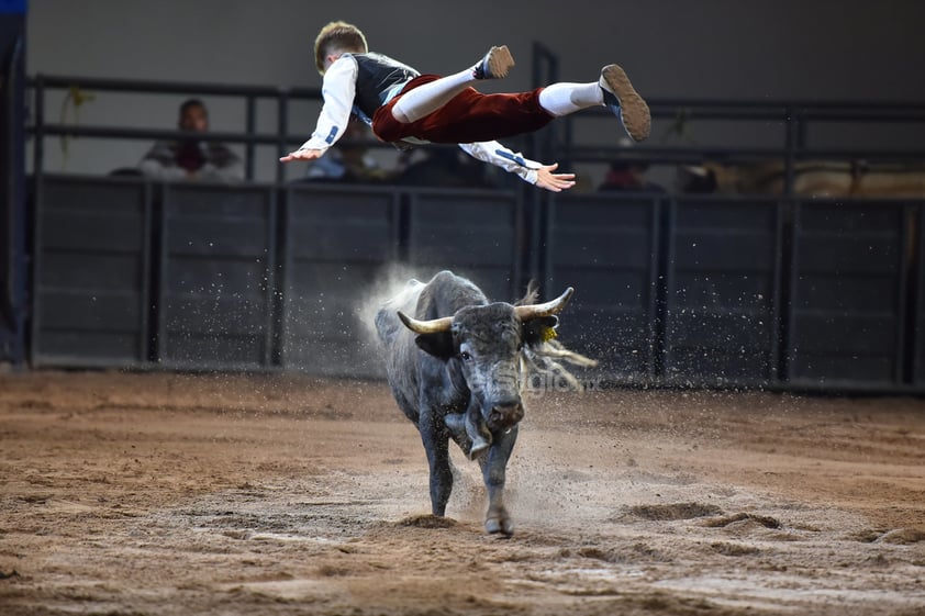 Jaripeo Sin Fronteras

Coliseo Centenario