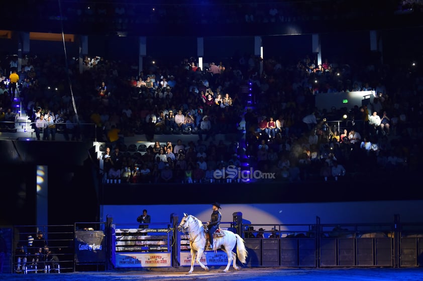 El hijo de Antonio Aguilar y Flor Silvestre adaptó a los tiempos actuales la legendaria gira de jaripeo de la familia Aguilar, concibiendo Jaripeo sin fronteras en el que no faltaron caballos, jinetes, acróbatas, caballos pura sangre y por supuesto las actuaciones musicales de los cantantes.