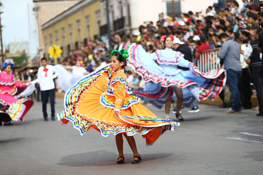 La tradición y el folclor también estuvieron presentes en el desfile.