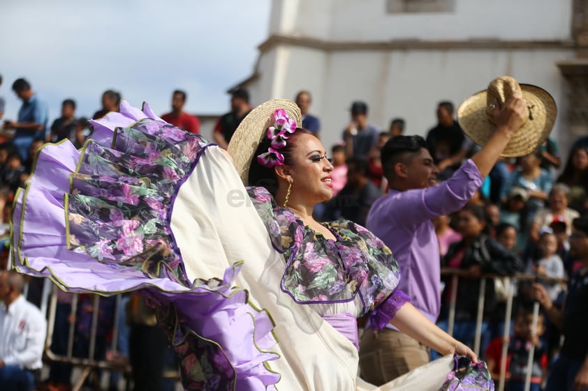 Duranguenses disfrutan el desfile de la FENADU 2019