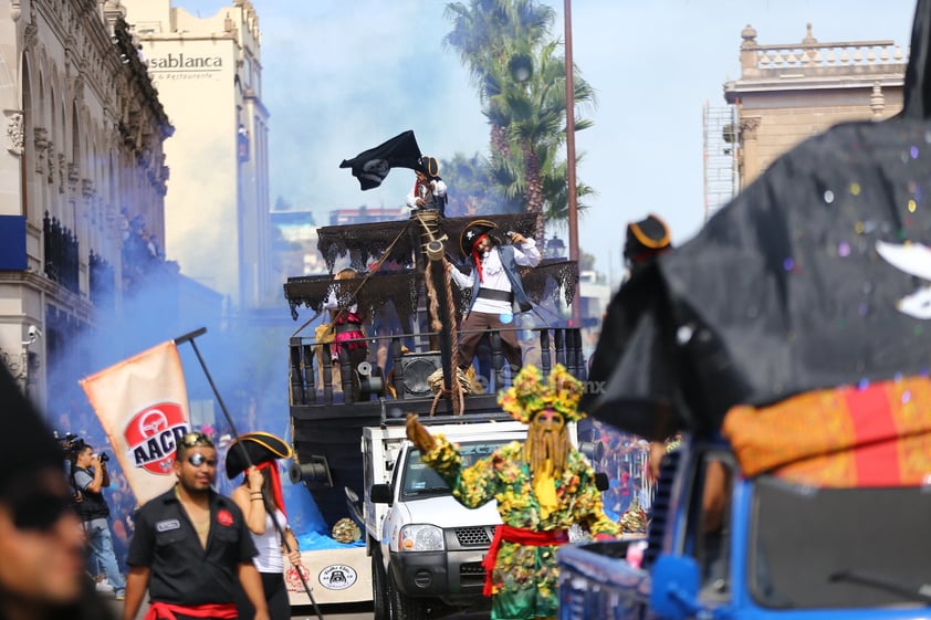 El primer lugar en la urna de 'Carro alegórico' quedó en manos de 'Los piratas del Caribe', a cargo de la Asociación de Auto Clubs Durango.