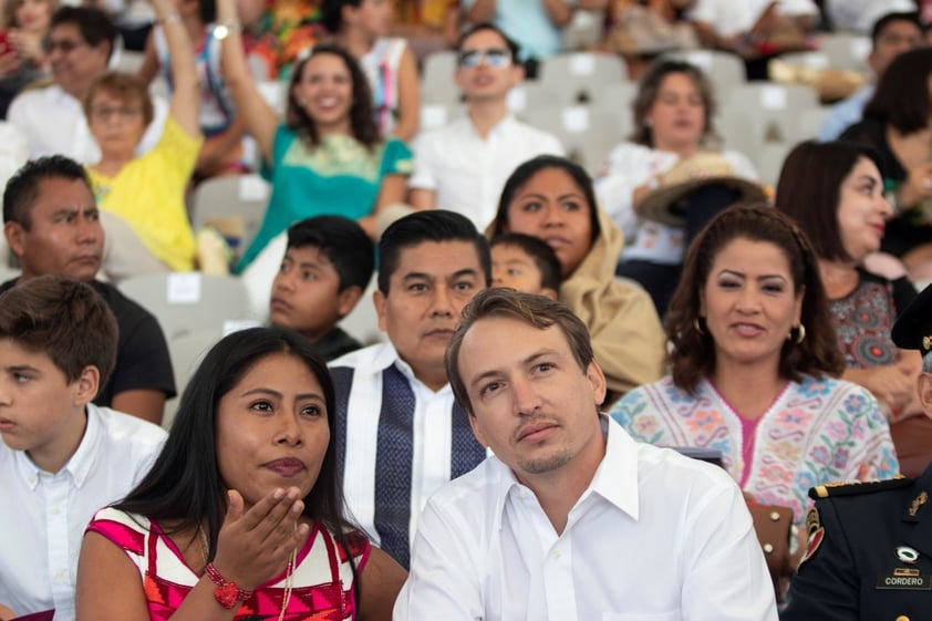 Los sones y jarabes mixes, La danza de la pluma, Flor de piña, La llevada del guajolote, La picardía y el encanto de El Carnaval de Putla Villa de Guerrero, entre otras presentaciones, hicieron vibrar la Rotonda de las Azucenas.