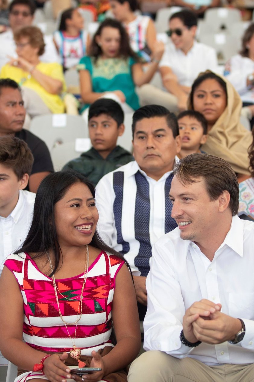 La presentación matutina concluyó poco después del mediodía para dar paso a la edición vespertina, que tendrá lugar en el mismo lugar en las próximas horas.