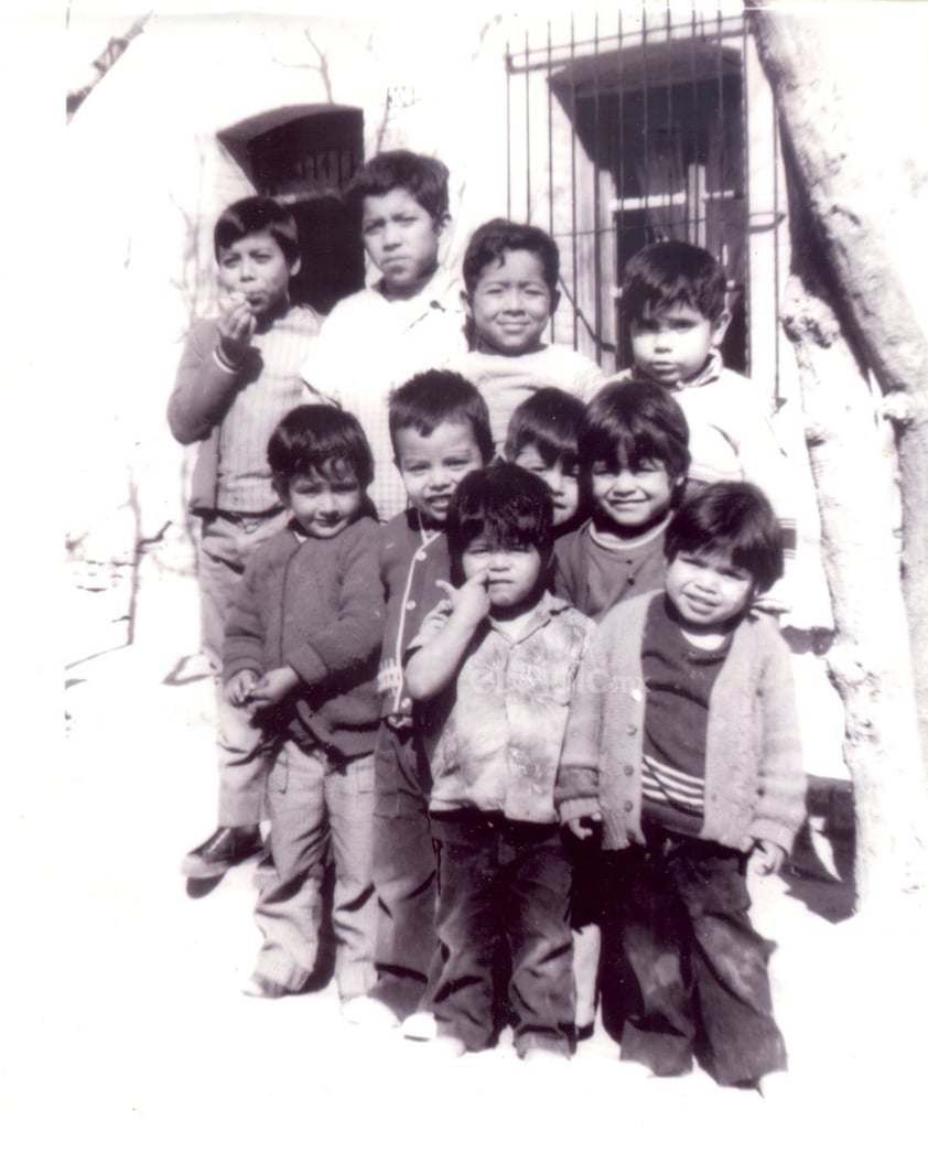 Tomás Zataráin, Álvaro Mireles, Esteban Mireles, David Rubio, Miguel Niño, Héctor Zataráin, Leonides Chacón, Luis
Chacón, Juan Chacón, Ernesto Chacón. Foto tomada en
los años 70’s.