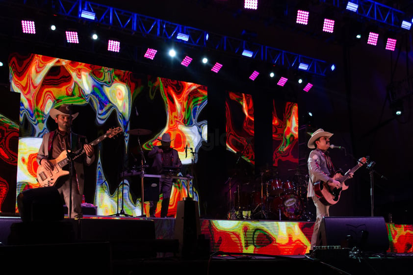 Con 'Suena la banda', 'Secuestro de amor' y 'Las heladas' demostraron que disfrutan cantarle a los lujos, al amor y a lo que deseen.