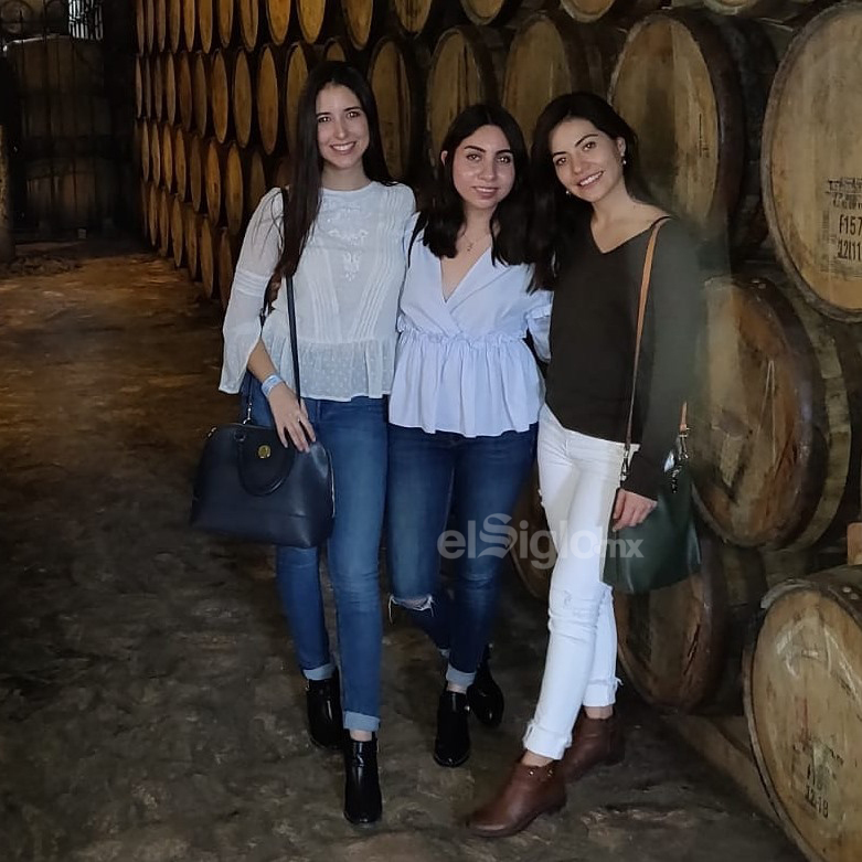 Andrea, Ana y Farah visitando Parras.