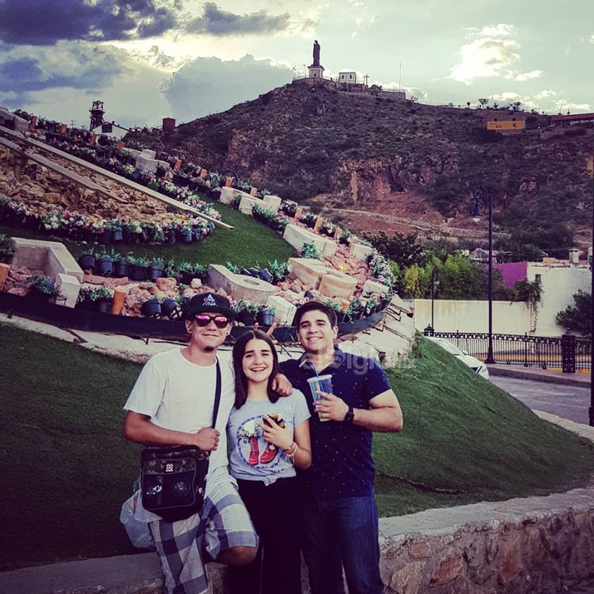 Hermanos Sánchez López de vacaciones en Chihuahua.