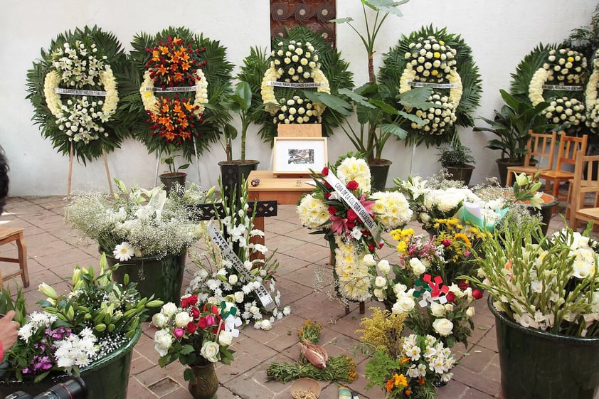 Homenaje a Francisco Toledo en el patio del IAGO.