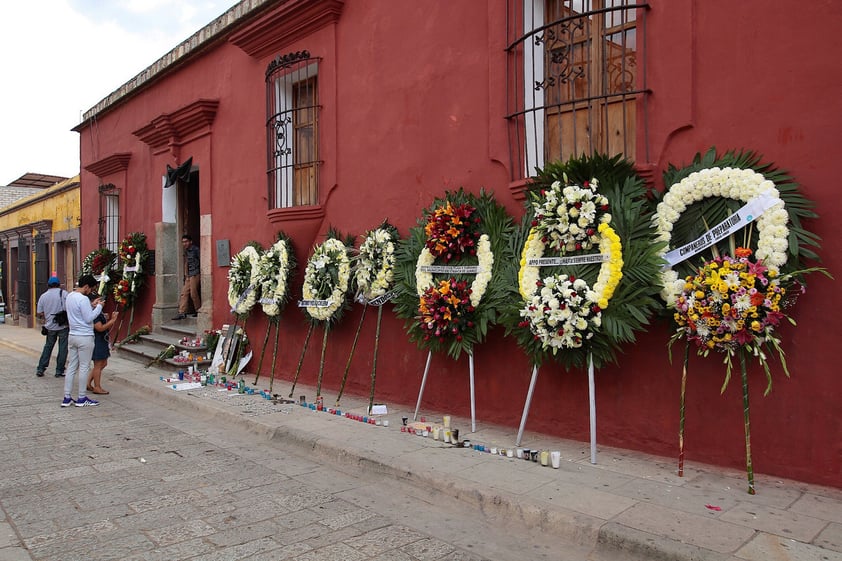 Instituto fundado por Francisco Toledo recibe muestras de afecto para el fallecido maestro.