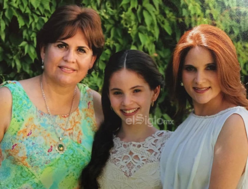 María Elena Guerrero, Mariana y María García.