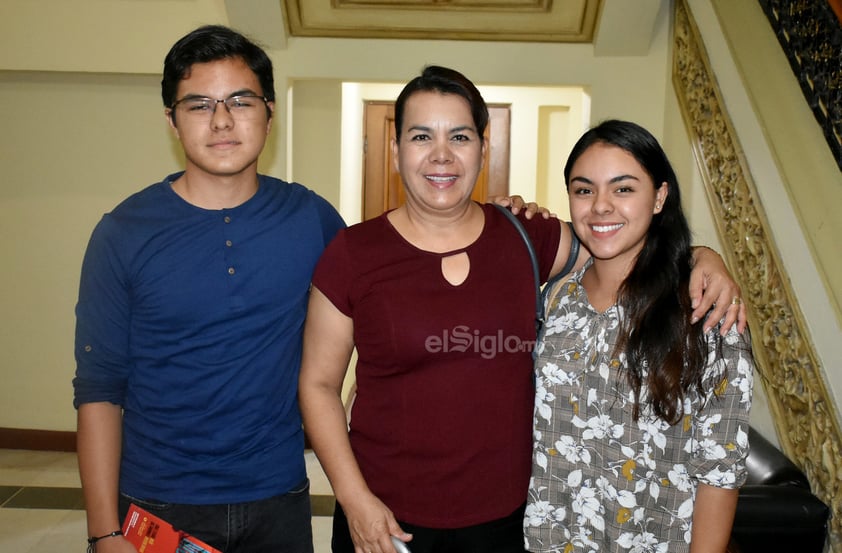 Alfonso, Rosa Isela y Priscila.